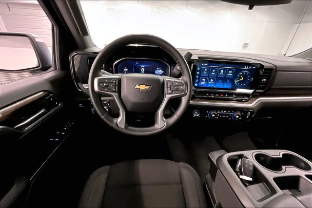Used 2024 Chevrolet Silverado 1500 LT AWD/4WD image 6