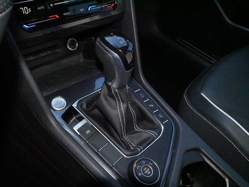 Certified 2022 Volkswagen Tiguan SEL R-Line image 24