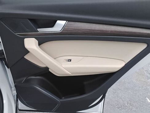 Certified 2024 Audi Q5 e Premium w/ Convenience Package image 22