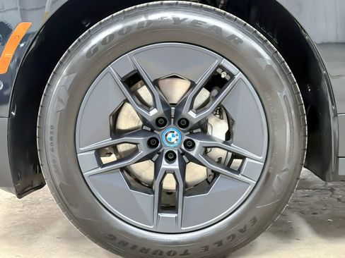 Used 2023 BMW iX xDrive50 AWD/4WD image 27
