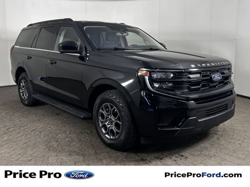 Used 2025 Ford Expedition Active AWD/4WD image 1
