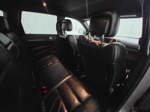 Used 2017 Jeep Grand Cherokee Limited image 31