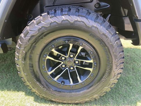 Used 2024 Jeep Wrangler Unlimited Rubicon AWD/4WD image 7