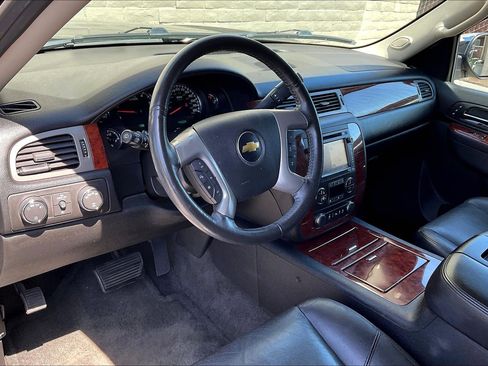 Used 2014 Chevrolet Suburban LTZ image 14