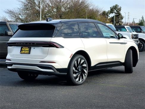 New 2026 Lincoln Nautilus Reserve w/ Jet Appearance Package image 4