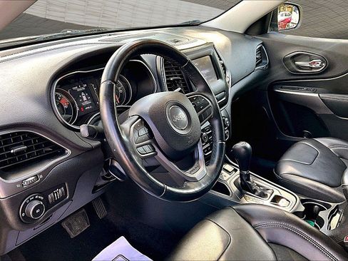 Used 2019 Jeep Cherokee Latitude Plus FWD image 11