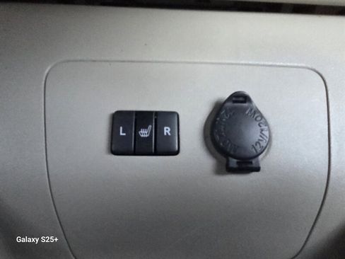 Used 2014 Toyota Prius image 40