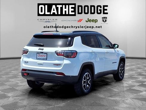Used 2025 Jeep Compass Trailhawk AWD/4WD image 29