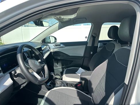 Used 2025 Volkswagen Taos SE image 11