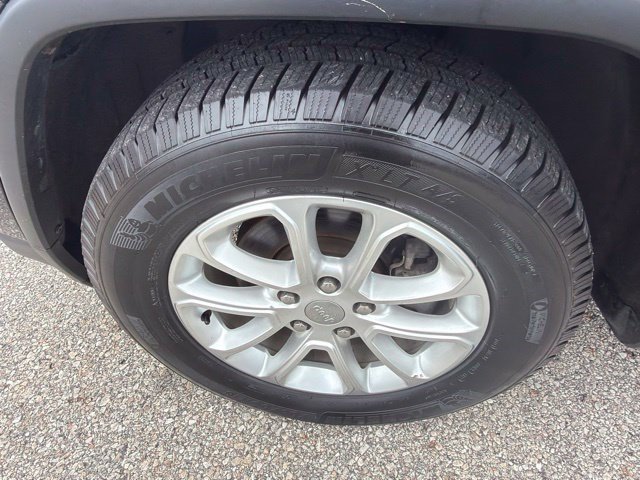 Used 2014 Jeep Grand Cherokee Laredo w/ 18" Wheel & 8.4" Radio Group AWD/4WD image 10