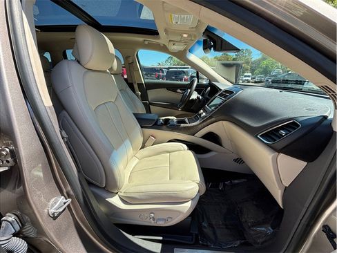 Used 2018 Lincoln MKX Reserve w/ Driver Assistance Package image 46