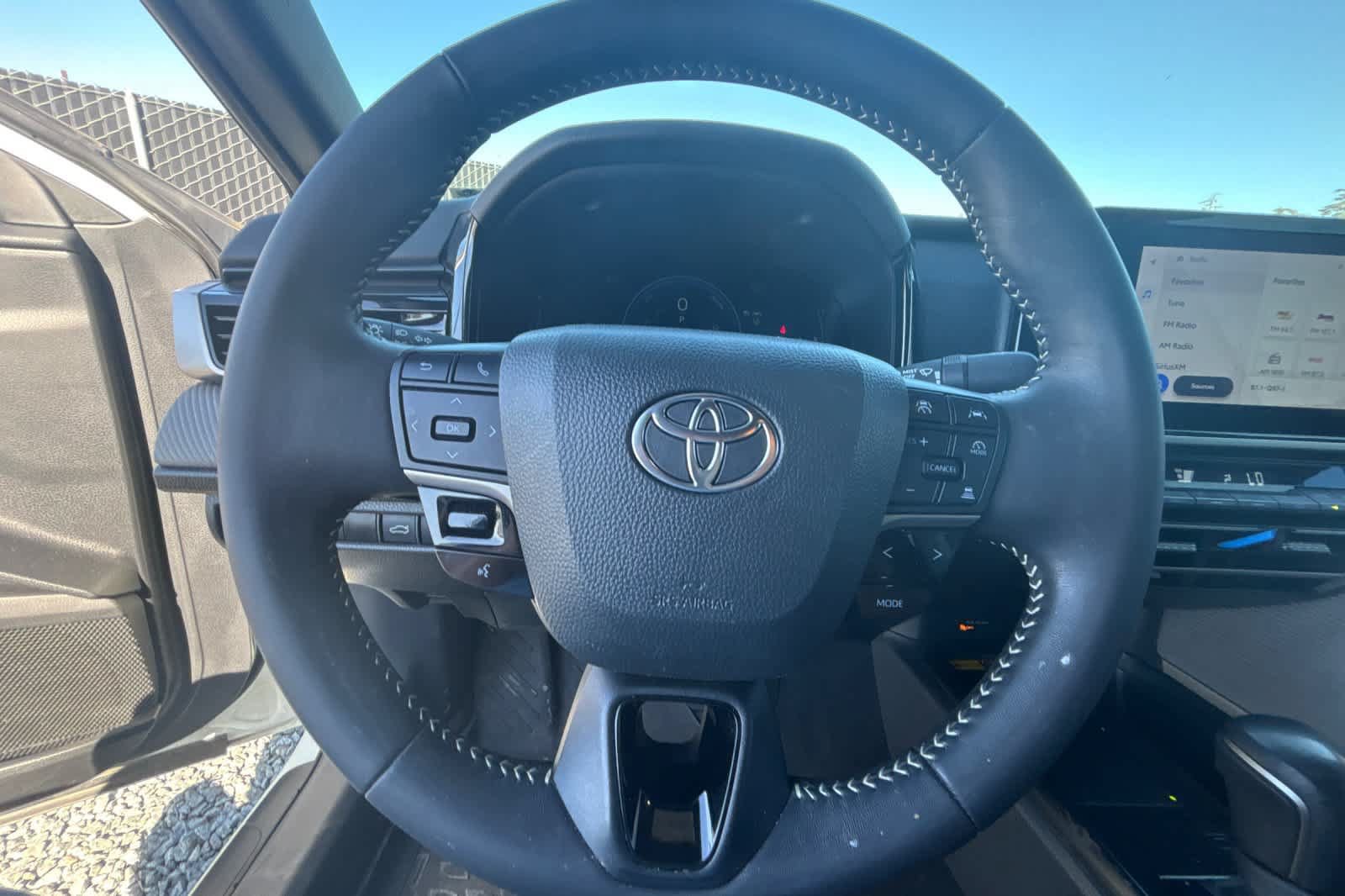 Used 2025 Toyota Camry SE FWD image 23
