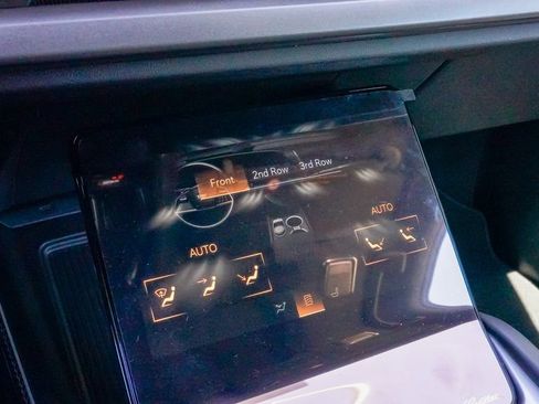 Used 2026 Cadillac Vistiq Luxury image 33