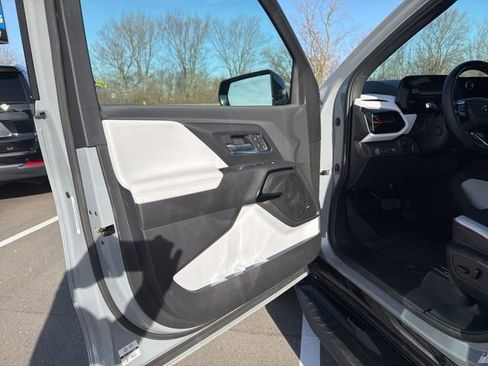 Used 2025 Chevrolet Silverado EV RST image 10