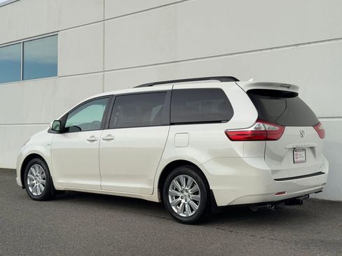 Certified 2017 Toyota Sienna Limited Premium AWD/4WD image 5