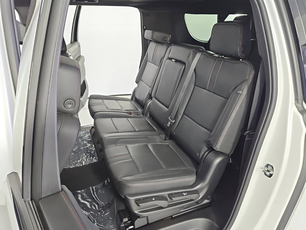 Used 2022 Chevrolet Suburban RST w/ Luxury Package RWD image 22