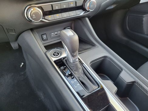 Used 2025 Nissan Sentra SV image 21