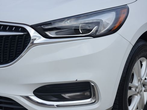 Used 2021 Buick Enclave Essence image 9