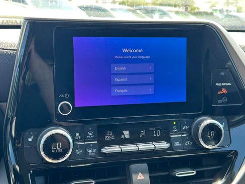 Used 2023 Toyota Highlander XLE FWD image 35