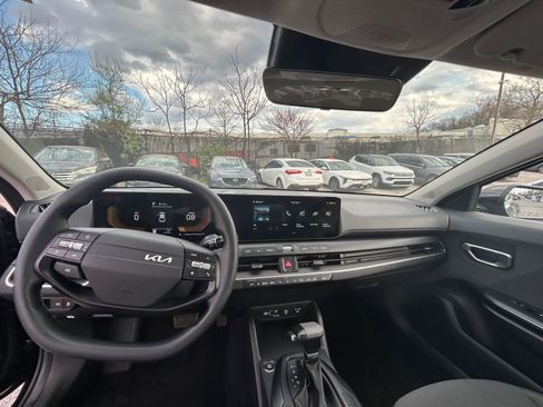 Used 2025 Kia K4 LXS image 28