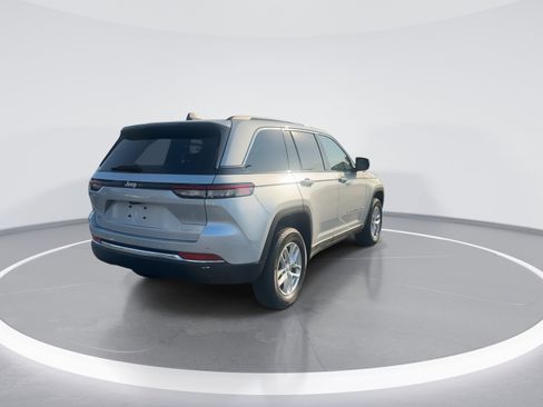 Used 2025 Jeep Grand Cherokee Laredo X image 9