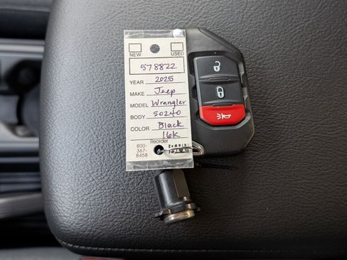 Used 2025 Jeep Wrangler Willys image 33