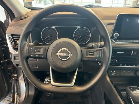 Used 2022 Nissan Rogue SV AWD/4WD image 17