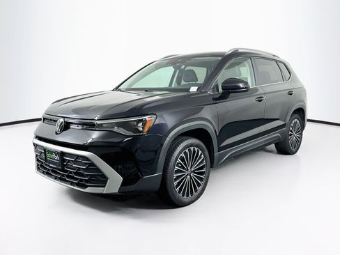 Used 2025 Volkswagen Taos SE FWD image 3