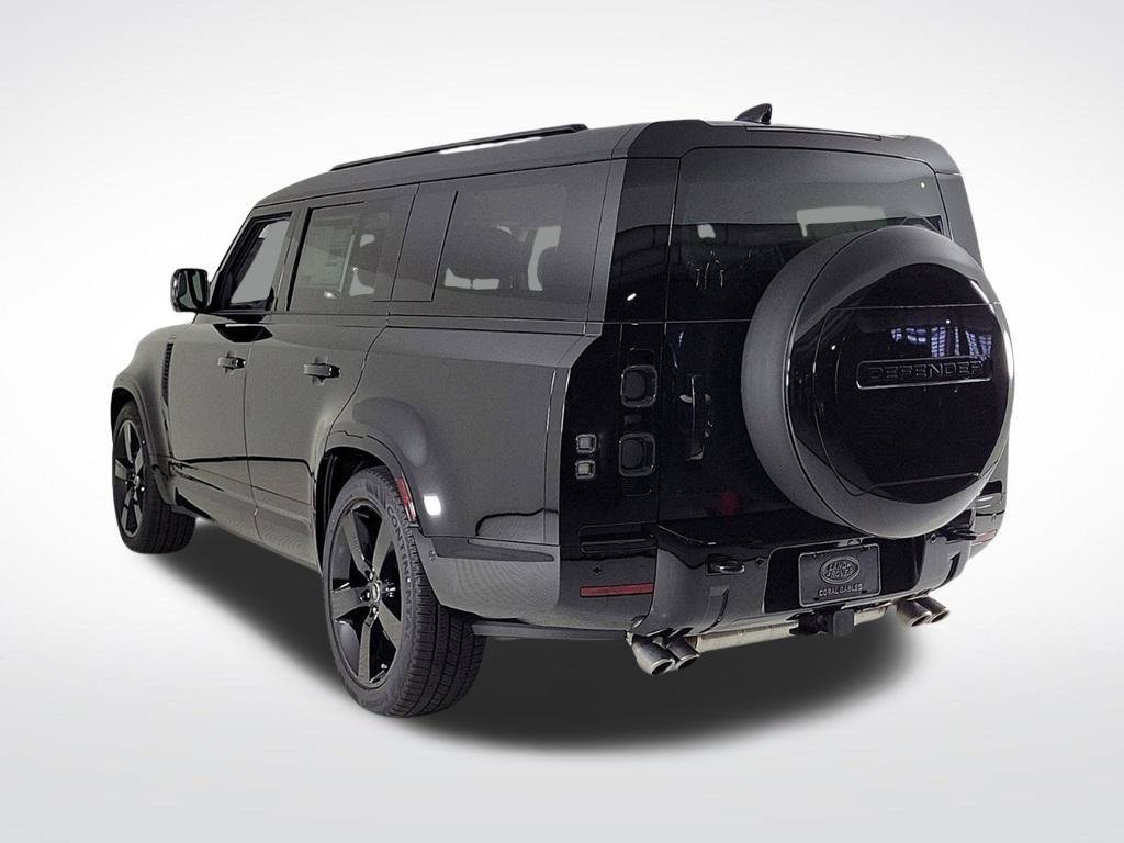 Used 2025 Land Rover Defender 130 V8 AWD/4WD image 3