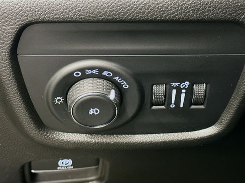 Used 2024 Jeep Grand Cherokee Limited image 17