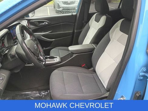 Used 2024 Chevrolet Trax RS w/ Sunroof Package FWD image 19