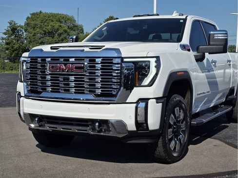 Used 2025 GMC Sierra 2500 Denali w/ Max Trailering Package AWD/4WD image 7