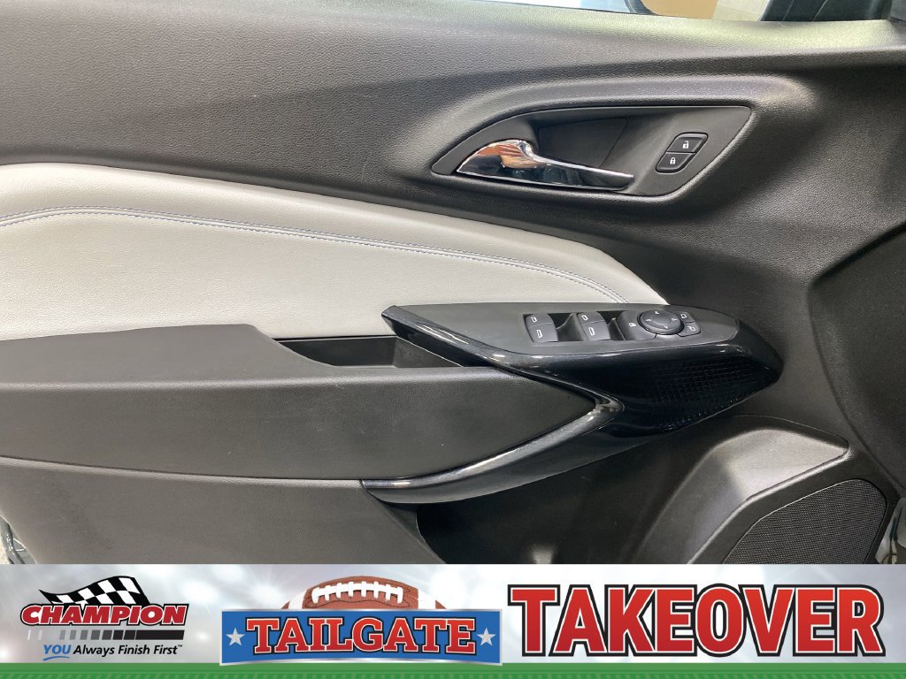 Certified 2025 Chevrolet Trax LT FWD image 30