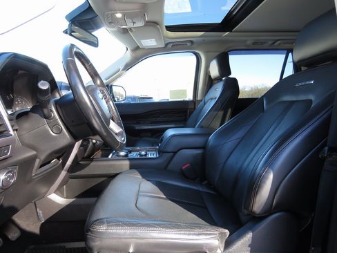 Used 2019 Ford Expedition Platinum image 10