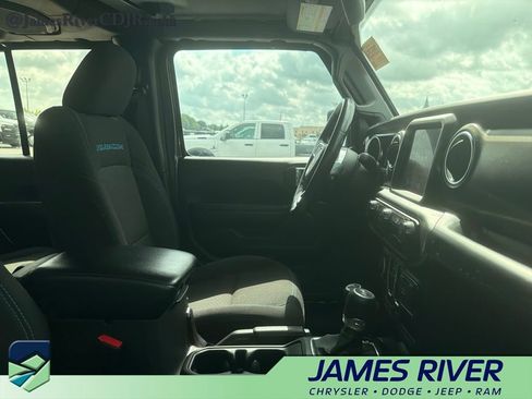 Used 2022 Jeep Wrangler Unlimited Rubicon 4xe w/ Cold Weather Group AWD/4WD image 2