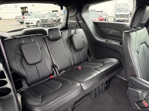 Used 2025 Chrysler Pacifica Select FWD image 36