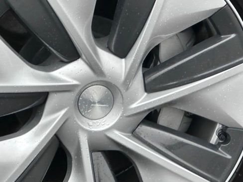 Used 2023 Tesla Model Y Long Range image 11