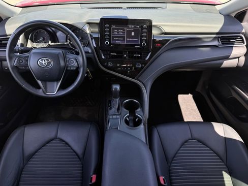 Used 2022 Toyota Camry SE image 11