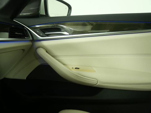 Certified 2023 BMW 530i w/ Premium Package image 27