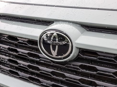 Used 2023 Toyota RAV4 XLE image 3