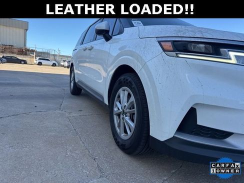 Used 2024 Kia Carnival LX image 16