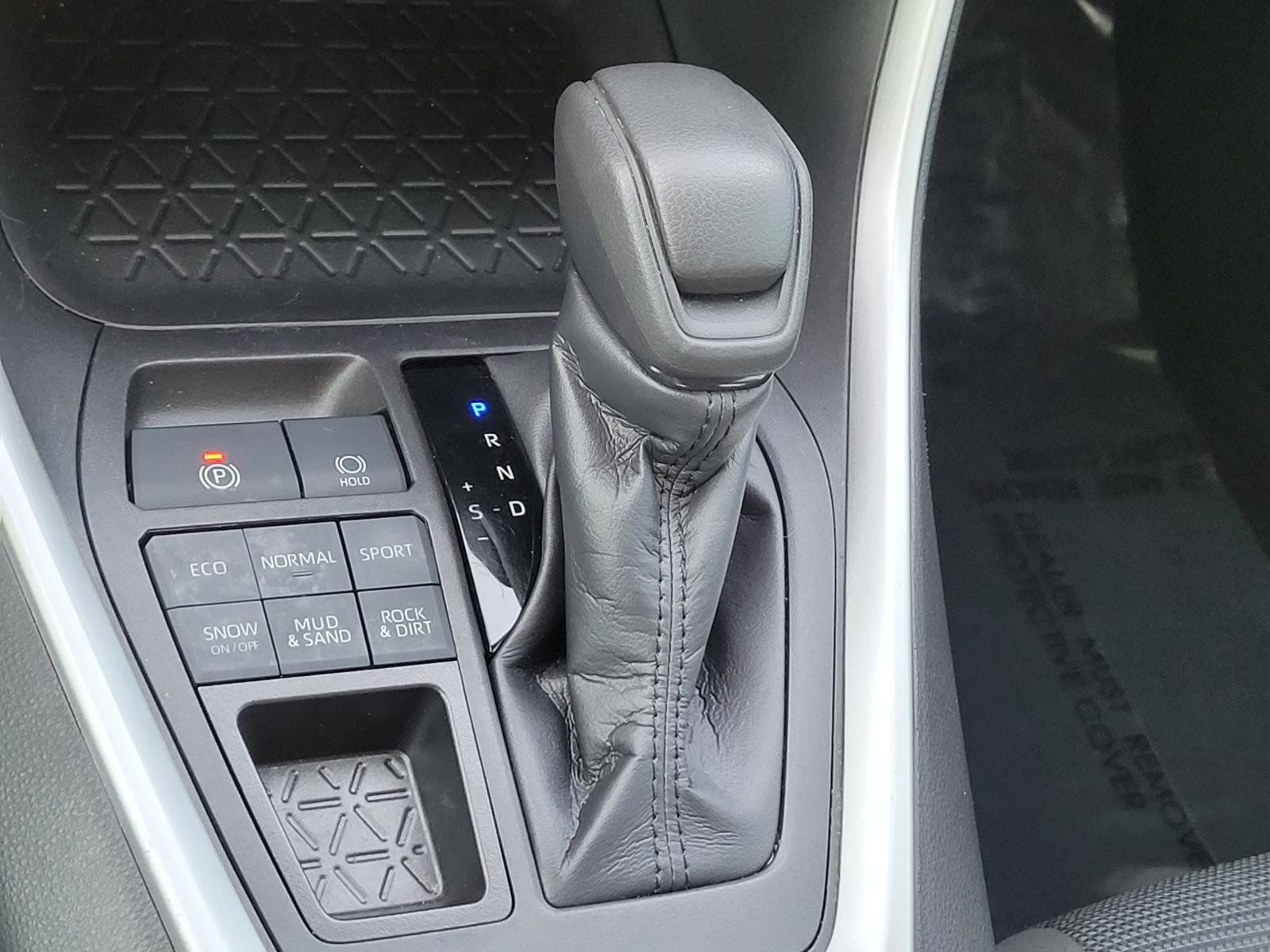 Used 2022 Toyota RAV4 LE AWD/4WD image 14