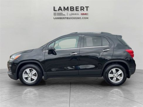 Used 2019 Chevrolet Trax LT w/ Sun & Sound Package FWD image 2