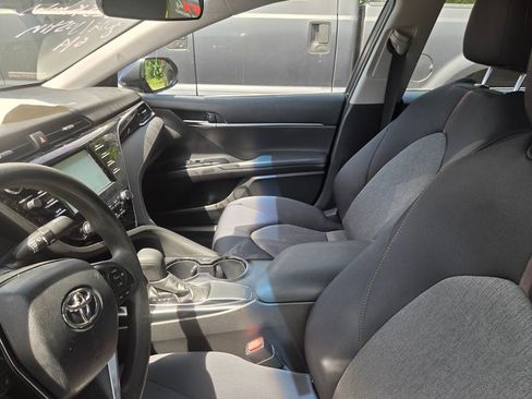 Used 2018 Toyota Camry LE FWD image 4