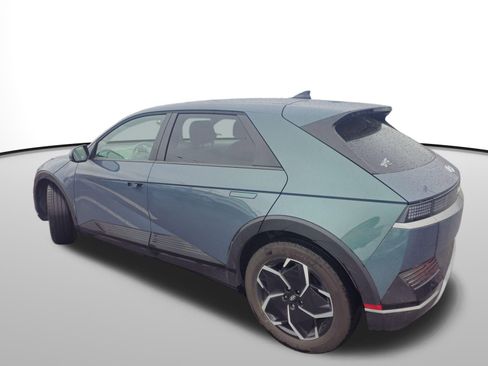 Used 2024 Hyundai Ioniq 5 SEL image 2