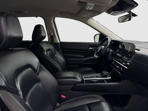 Used 2023 Nissan Pathfinder SL FWD image 42