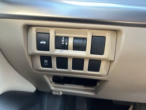 Used 2017 Subaru Legacy 2.5i Premium image 18