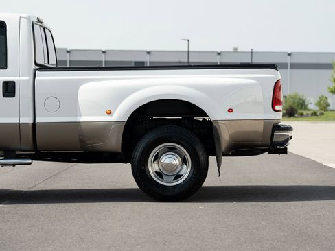 Used 2003 Ford F350 Lariat image 4