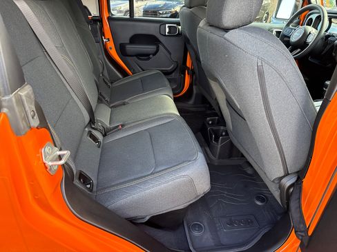 New 2025 Jeep Gladiator Sport image 15