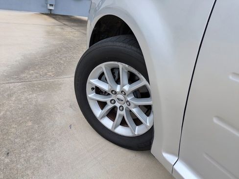 Used 2014 Ford Flex SE image 10